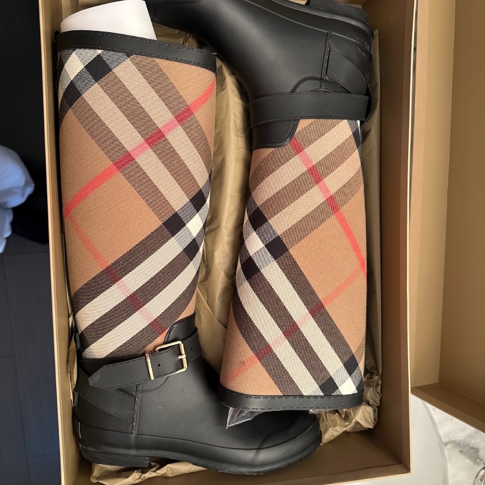burberry boots!